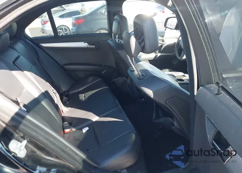 2009 Mercedes-Benz C 300 Luxury/Sport z USA, uszkodzony, nr VIN WDDGF54X99R083010